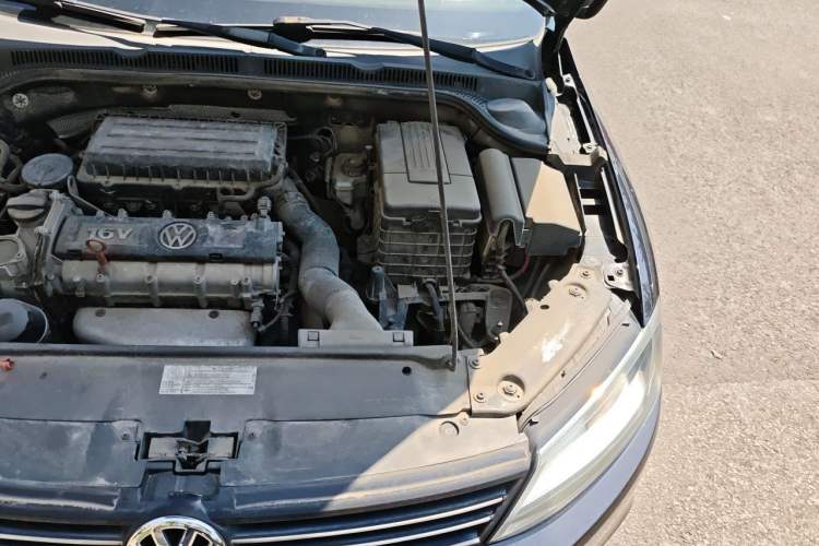 Used Volkswagen Sagitar 2012 1.6L Automatic Fashion Edition Engine Bay Left