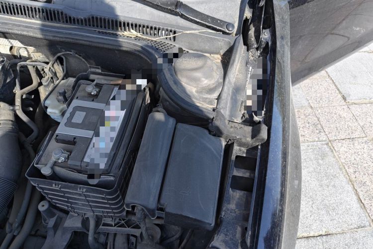 Used Volkswagen Sagitar 2012 1.6L Automatic Comfort Edition Engine Bay Left