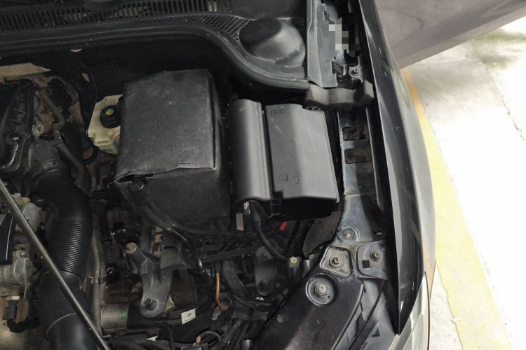 Used Volkswagen Sagitar 2012 1.6L Manual Comfort Model Engine Bay Left