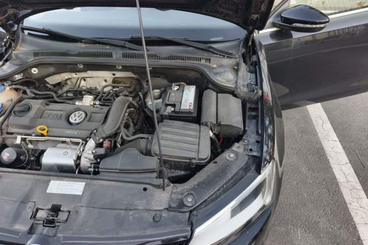 Used Volkswagen Sagitar 2012 1.4TSI Manual Luxury Model Engine Bay Left
