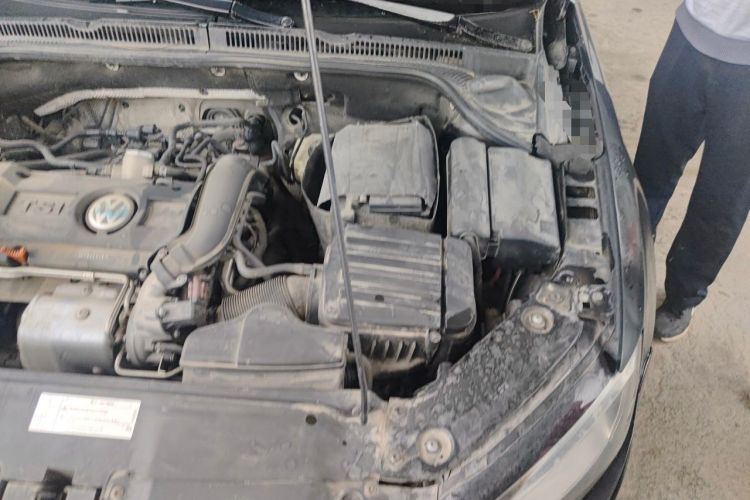 Used Volkswagen Sagitar 2012 1.4TSI Manual Luxury Model Engine Bay Left