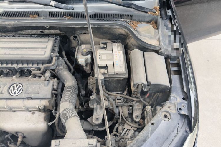 Used Volkswagen Sagitar 2012 1.6L Manual Comfort Model Engine Bay Left