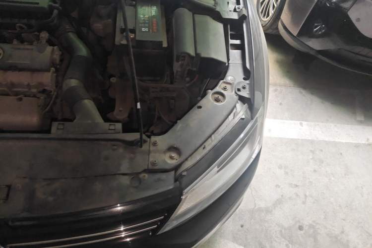 Used Volkswagen Sagitar 2012 1.6L Manual Comfort Model Engine Bay Left