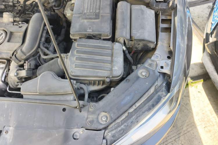 Used Volkswagen Sagitar 2012 1.4TSI Automatic Luxury Edition Engine Bay Left