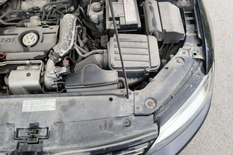 Used Volkswagen Sagitar 2012 1.4TSI Manual Luxury Model Engine Bay Left