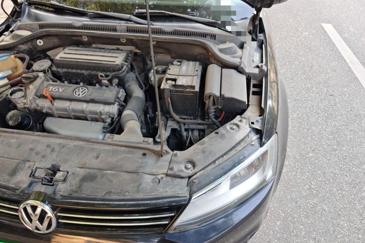 Used Volkswagen Sagitar 2012 1.6L Manual Comfort Model Engine Bay Left