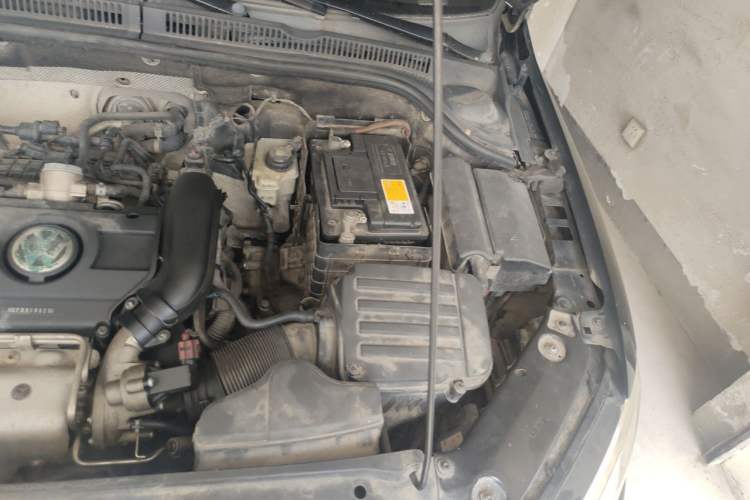 Used Volkswagen Sagitar 2012 1.4TSI Automatic Luxury Edition Engine Bay Left