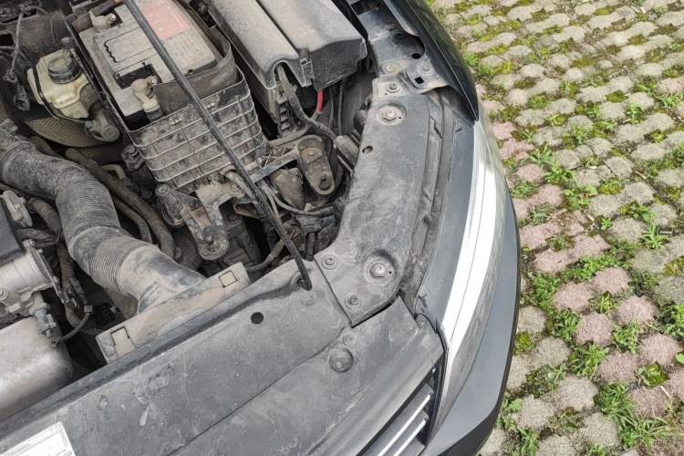 Used Volkswagen Sagitar 2012 1.6L Automatic Fashion Edition Engine Bay Left