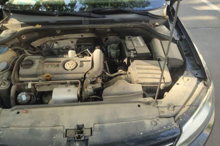 Used Volkswagen Sagitar 2012 1.4TSI Manual Luxury Model Engine Bay Left