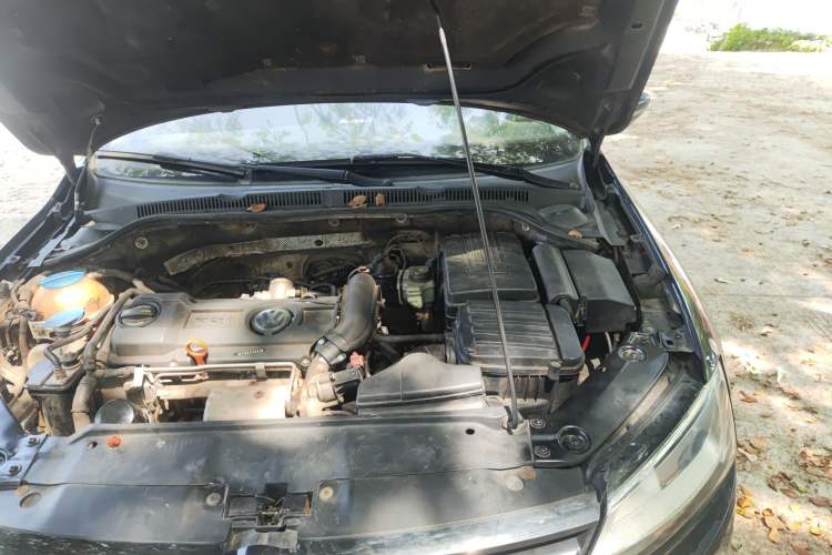 Used Volkswagen Sagitar 2012 1.4TSI Automatic Luxury Edition Engine Bay Left