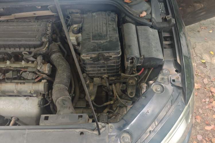 Used Volkswagen Sagitar 2012 1.6L Automatic Fashion Edition Engine Bay Left