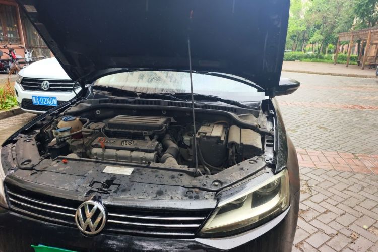 Used Volkswagen Sagitar 2012 1.6L Automatic Comfort Edition Engine Bay Left