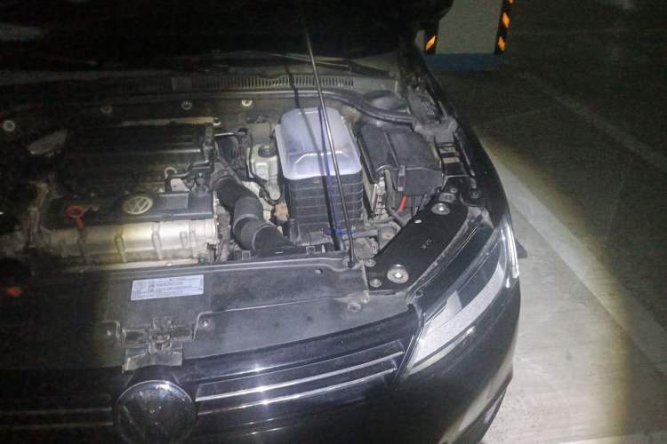 Used Volkswagen Sagitar 2012 1.6L Automatic Fashion Edition Engine Bay Left