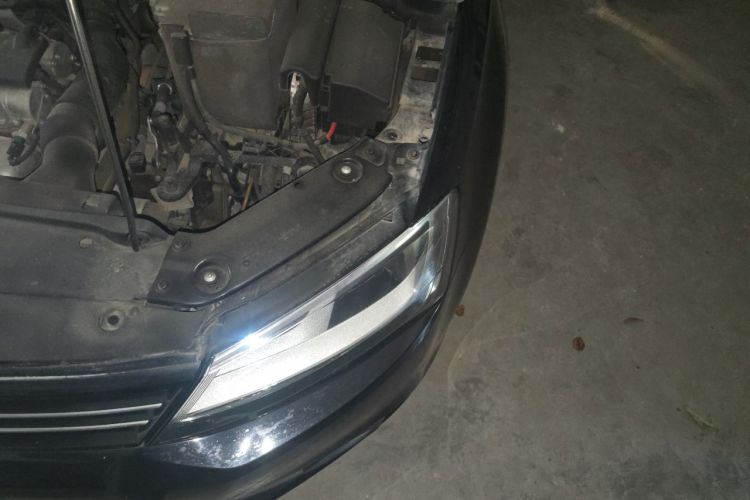 Used Volkswagen Sagitar 2012 1.6L Manual Comfort Model Engine Bay Left
