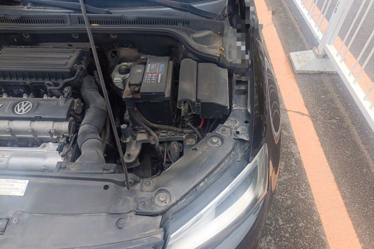 Used Volkswagen Sagitar 2012 1.6L Manual Comfort Model Engine Bay Left