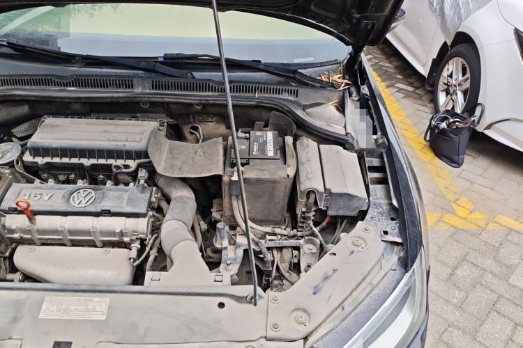 Used Volkswagen Sagitar 2012 1.6L Manual Comfort Model Engine Bay Left