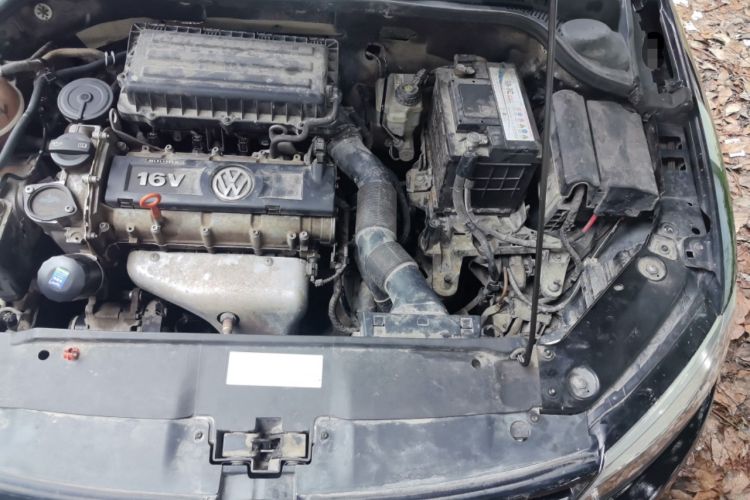 Used Volkswagen Sagitar 2012 1.6L Manual Comfort Model Engine Bay Left