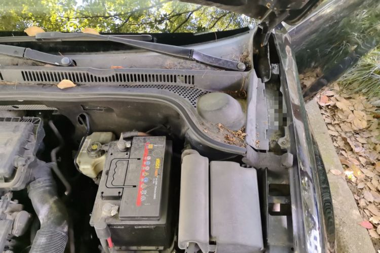 Used Volkswagen Sagitar 2012 1.6L Manual Comfort Model Engine Bay Left