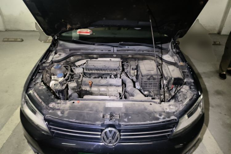 Used Volkswagen Sagitar 2012 1.6L Automatic Comfort Edition Engine Bay