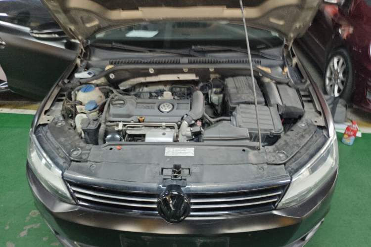 Used Volkswagen Sagitar 2012 1.4TSI Automatic Luxury Edition Engine Bay