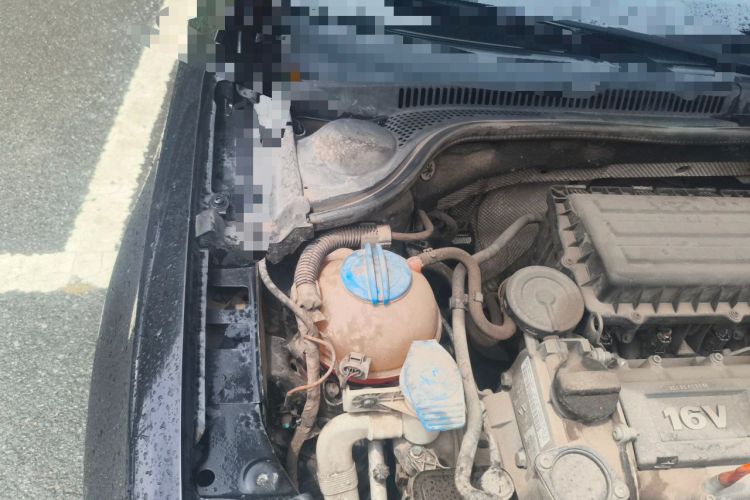 Used Volkswagen Sagitar 2012 1.6L Automatic Comfort Edition Engine Bay Right