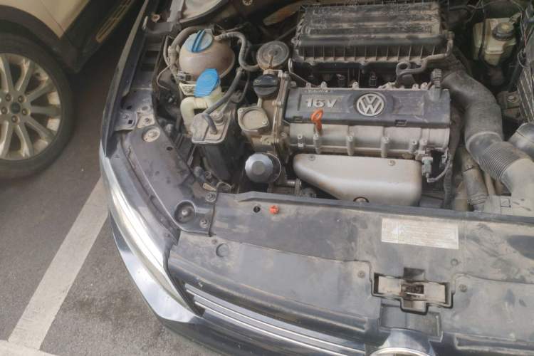 Used Volkswagen Sagitar 2012 1.6L Automatic Fashion Edition Engine Bay Right