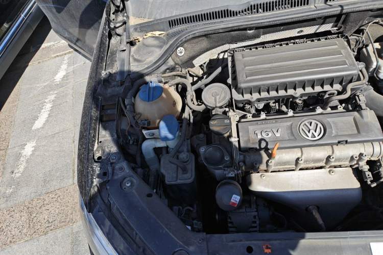 Used Volkswagen Sagitar 2012 1.6L Automatic Comfort Edition Engine Bay Right