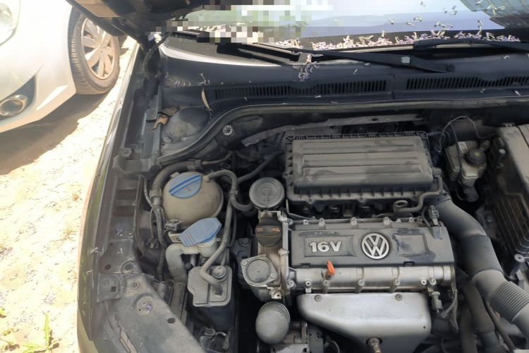 Used Volkswagen Sagitar 2012 1.6L Automatic Comfort Edition Engine Bay Right