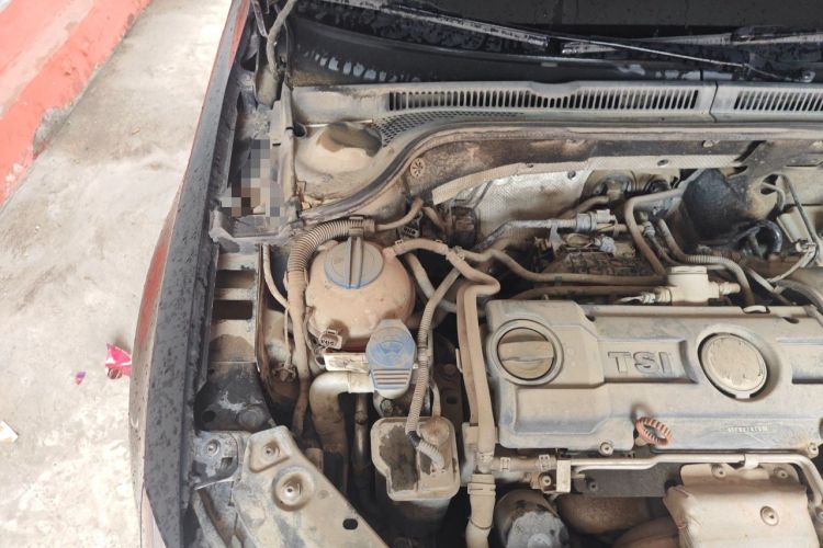 Used Volkswagen Sagitar 2012 1.4TSI Manual Luxury Model Engine Bay Right