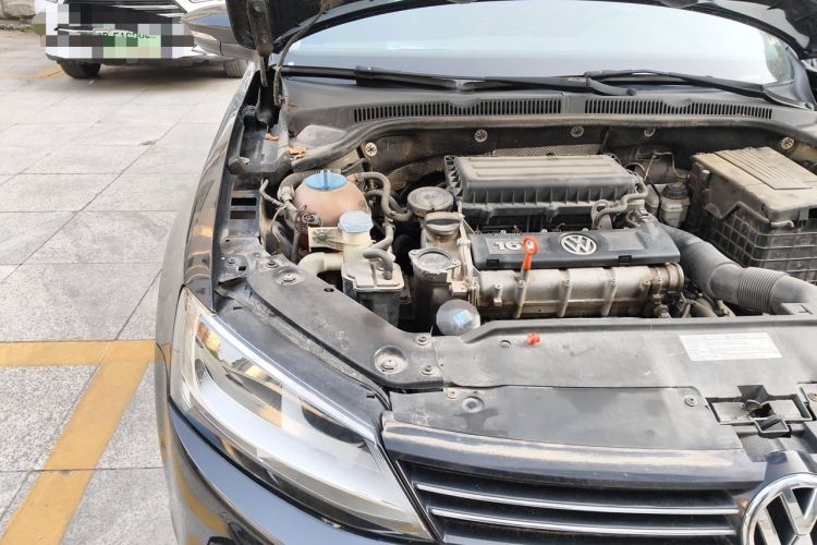 Used Volkswagen Sagitar 2012 1.6L Automatic Fashion Edition Engine Bay Right