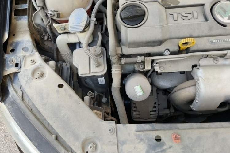 Used Volkswagen Sagitar 2012 1.4TSI Manual Luxury Model Engine Bay Right