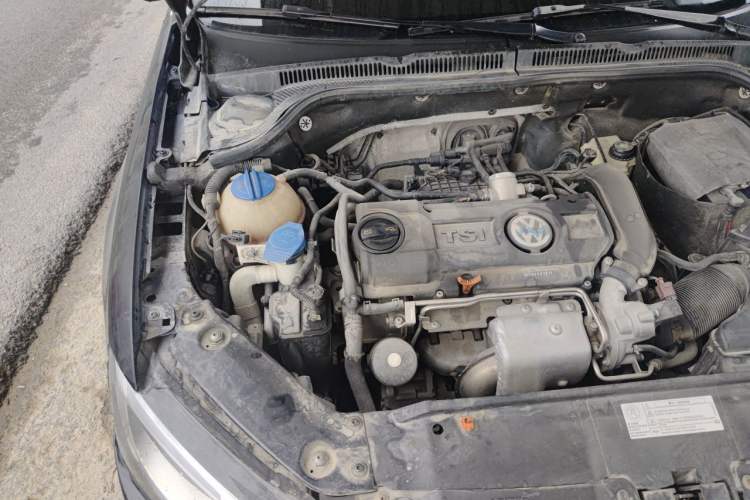 Used Volkswagen Sagitar 2012 1.4TSI Manual Luxury Model Engine Bay Right