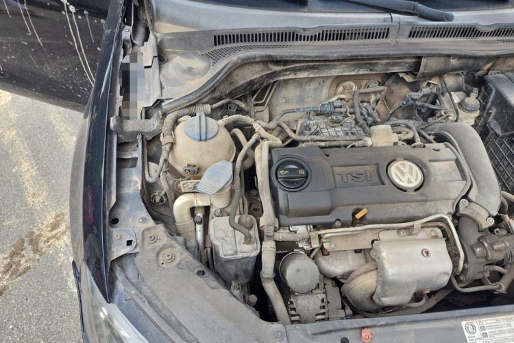 Used Volkswagen Sagitar 2012 1.4TSI Automatic Luxury Edition Engine Bay Right