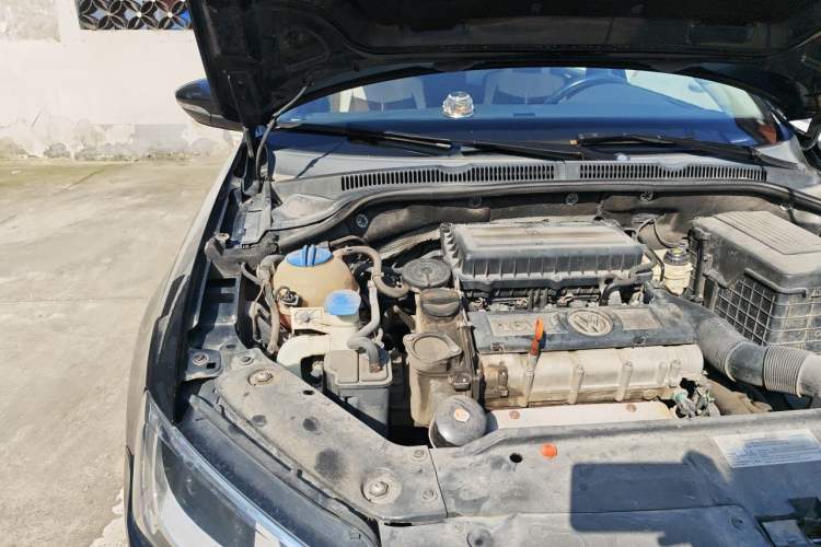 Used Volkswagen Sagitar 2012 1.6L Automatic Comfort Edition Engine Bay Right