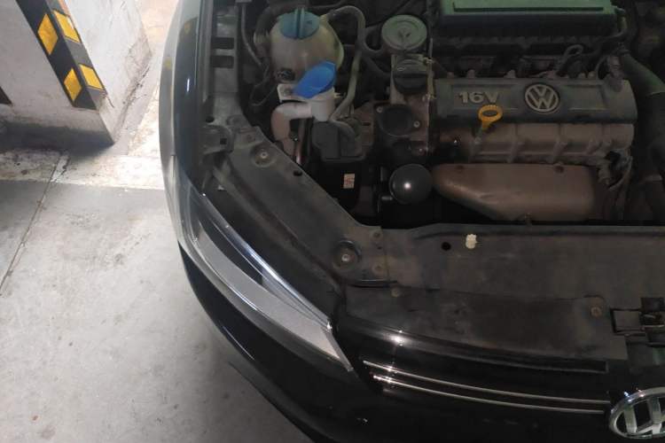 Used Volkswagen Sagitar 2012 1.6L Manual Comfort Model Engine Bay Right