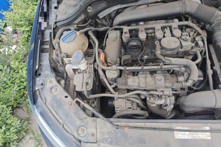 Used Volkswagen Sagitar 2012 1.8TSI Automatic Flagship Edition Engine Bay Right
