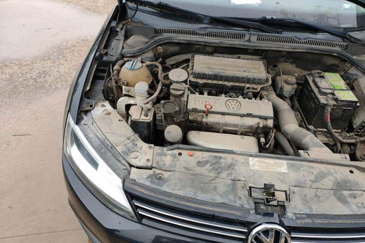 Used Volkswagen Sagitar 2012 1.6L Manual Comfort Model Engine Bay Right
