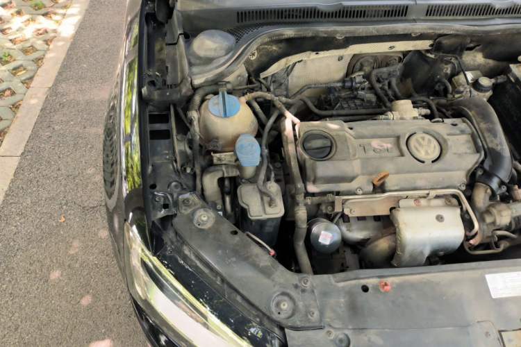 Used Volkswagen Sagitar 2012 1.4TSI Manual Luxury Model Engine Bay Right