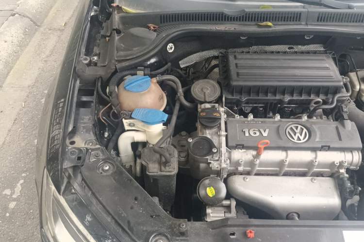Used Volkswagen Sagitar 2012 1.6L Manual Comfort Model Engine Bay Right