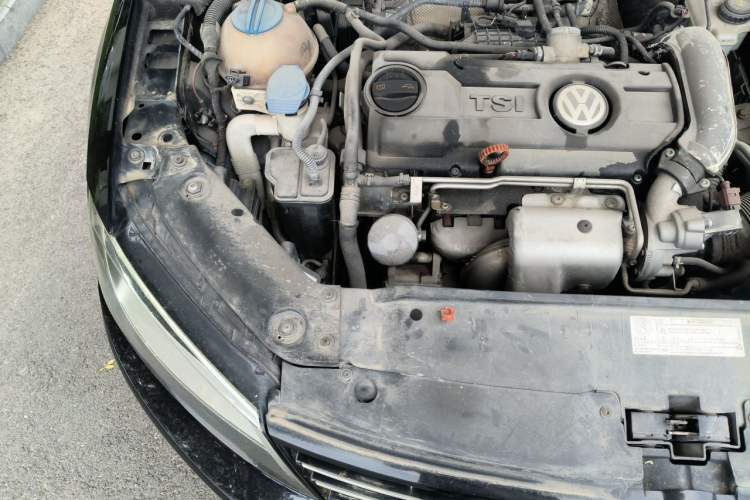 Used Volkswagen Sagitar 2012 1.4TSI Manual Luxury Model Engine Bay Right