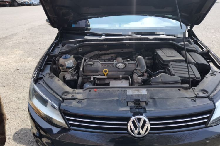 Used Volkswagen Sagitar 2012 1.4TSI Automatic Luxury Edition Engine Bay Right