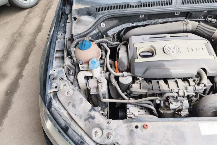 Used Volkswagen Sagitar 2012 1.8TSI Automatic Flagship Edition Engine Bay Right