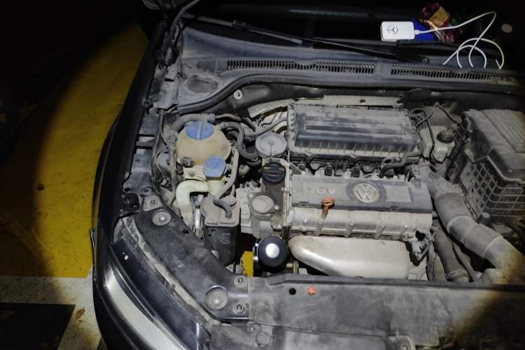 Used Volkswagen Sagitar 2012 1.6L Automatic Fashion Edition Engine Bay Right