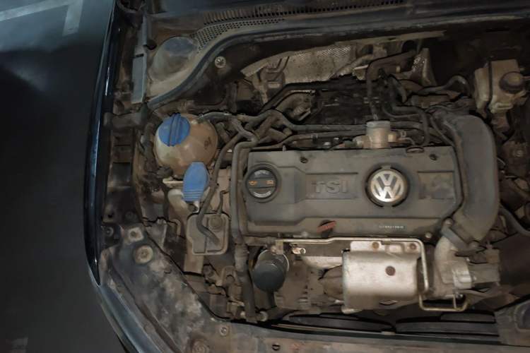 Used Volkswagen Sagitar 2012 1.4TSI Manual Luxury Model Engine Bay Right