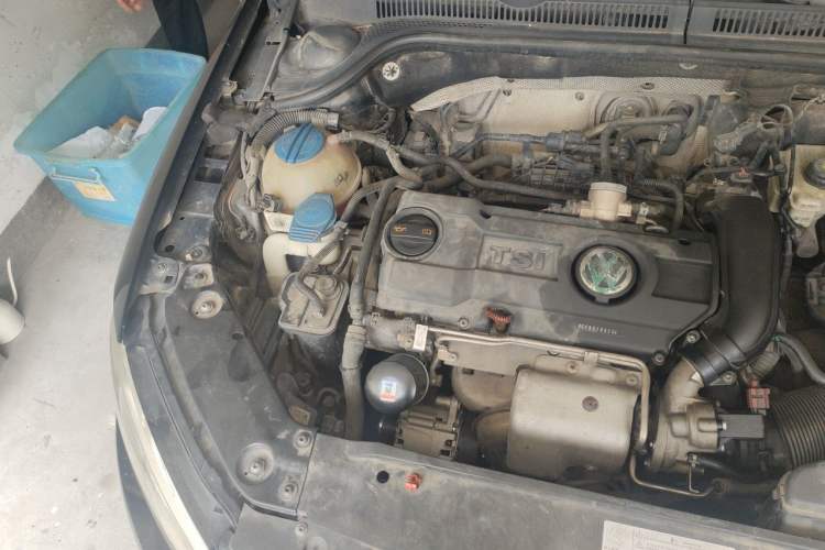 Used Volkswagen Sagitar 2012 1.4TSI Automatic Luxury Edition Engine Bay Right