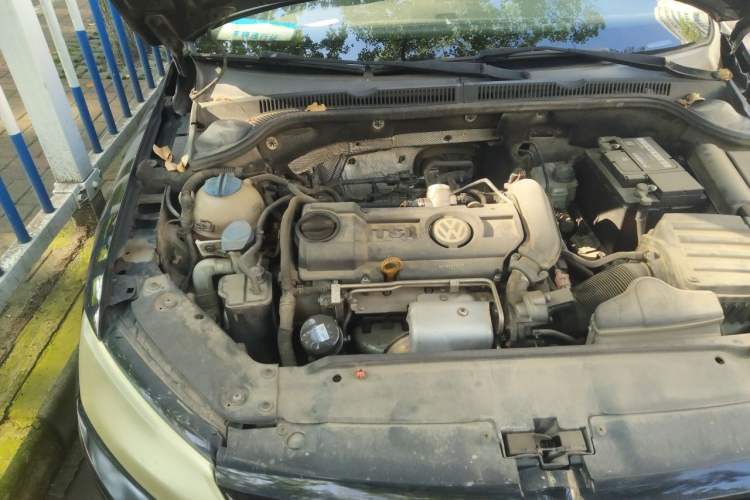 Used Volkswagen Sagitar 2012 1.4TSI Manual Luxury Model Engine Bay Right