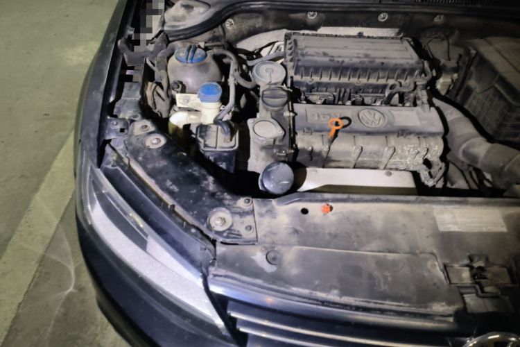 Used Volkswagen Sagitar 2012 1.6L Automatic Comfort Edition Engine Bay Right