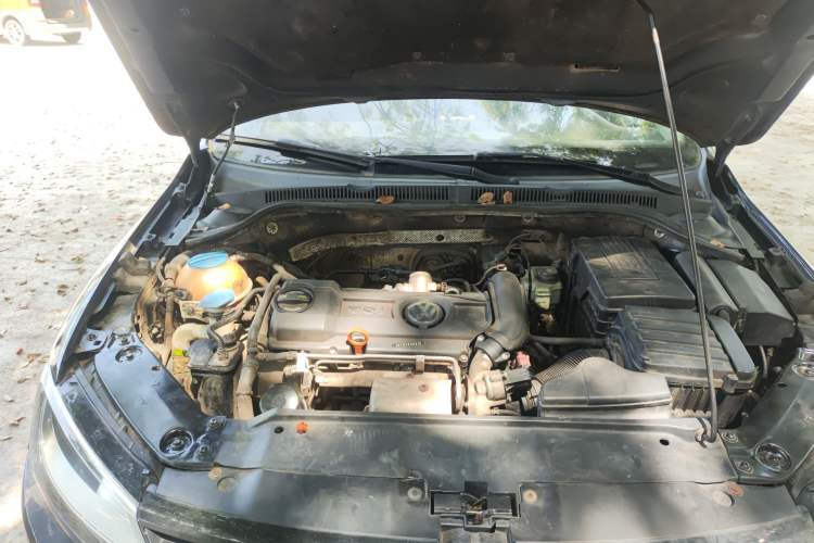 Used Volkswagen Sagitar 2012 1.4TSI Automatic Luxury Edition Engine Bay Right