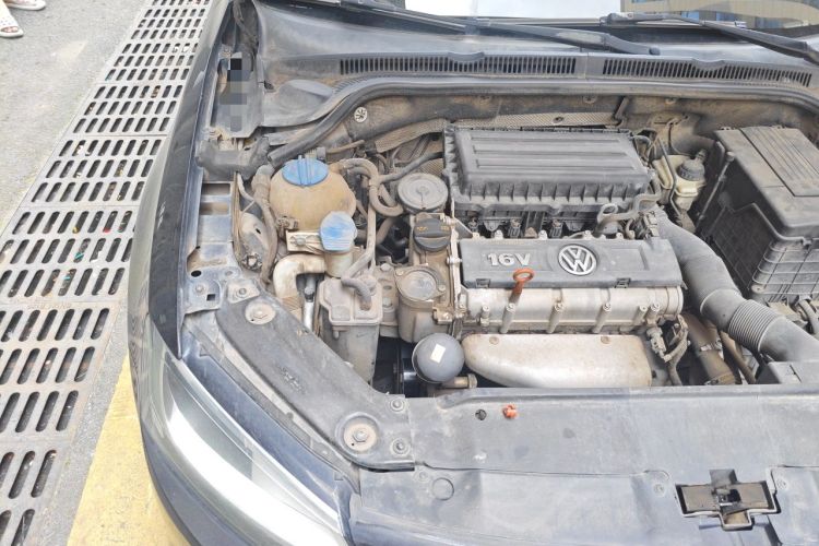 Used Volkswagen Sagitar 2012 1.6L Automatic Comfort Edition Engine Bay Right