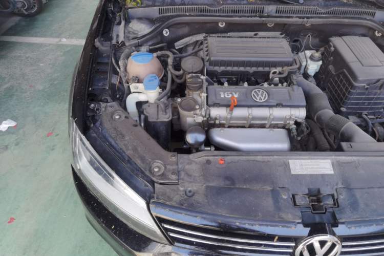 Used Volkswagen Sagitar 2012 1.6L Automatic Comfort Edition Engine Bay Right